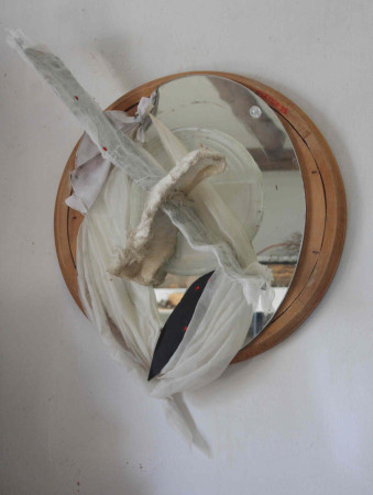 Prst, 2019, v. 80 x š. 50 cm, kom. technika